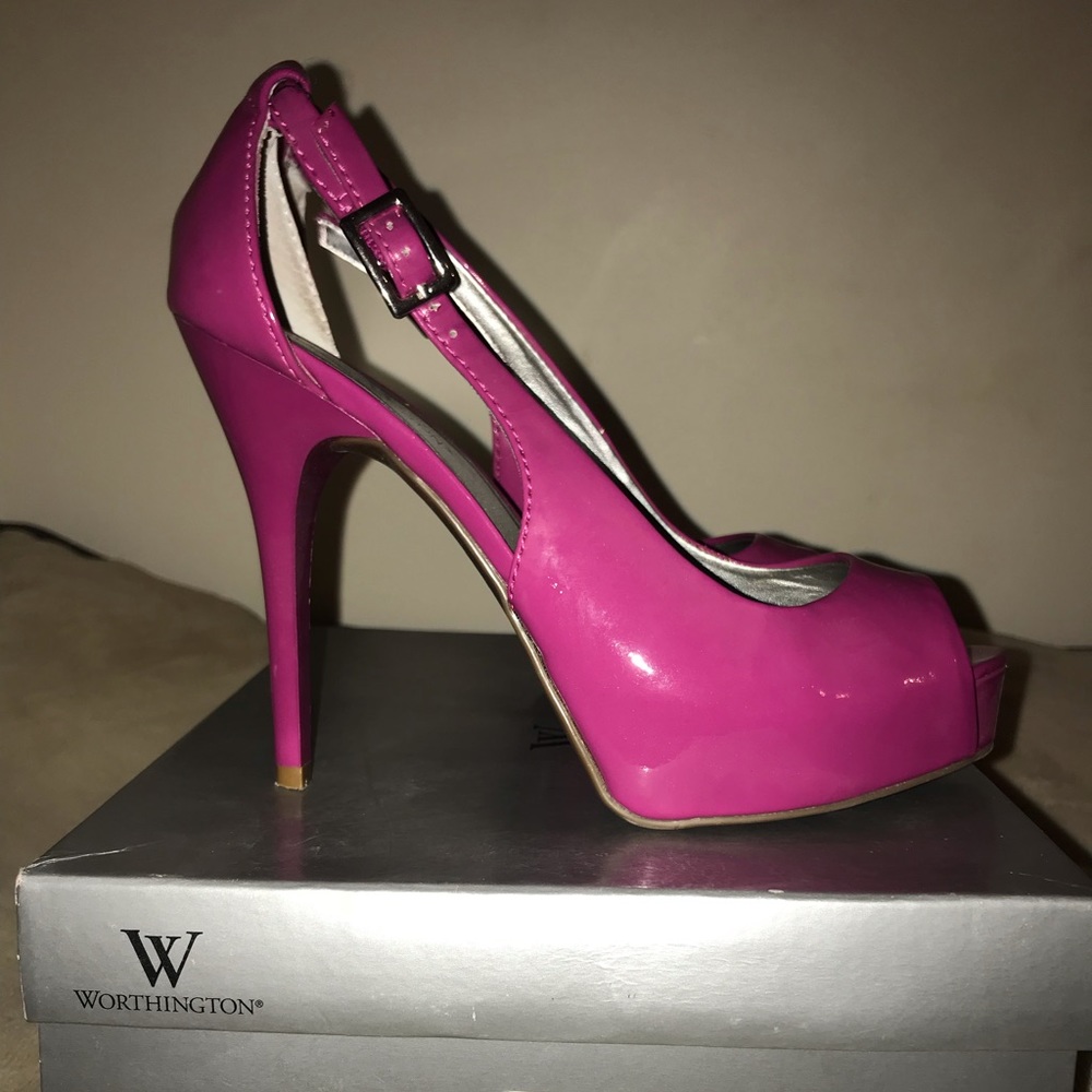 Worthington Kairo Pink heels!! Size 6!